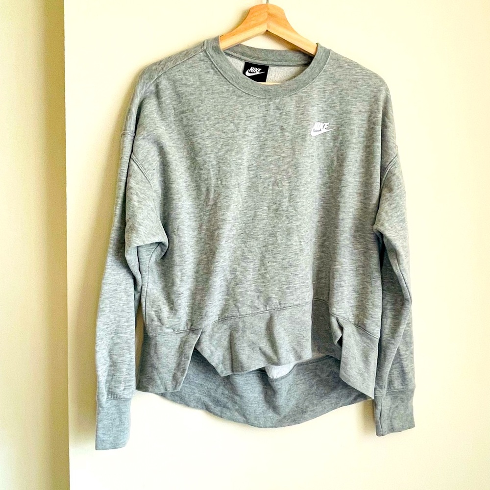 Women’s Nike Sportswear Collection in Gray- S ( In a very good condition)